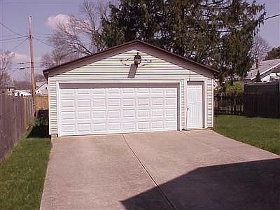 3rd image of 1037 E Maple Ave