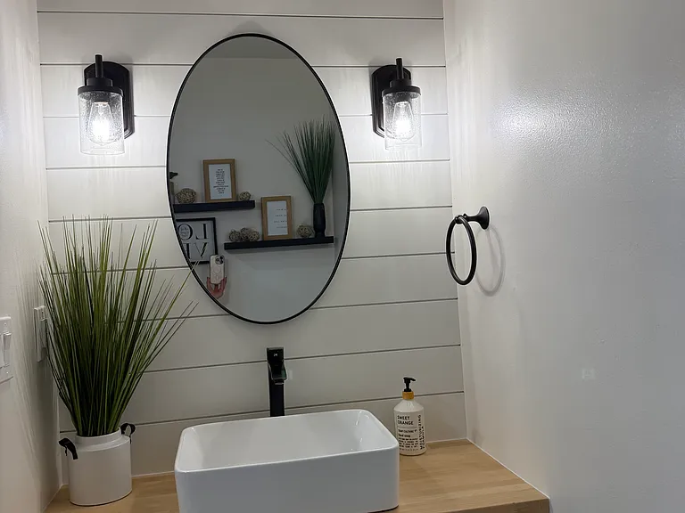 Main Floor Guest Bath