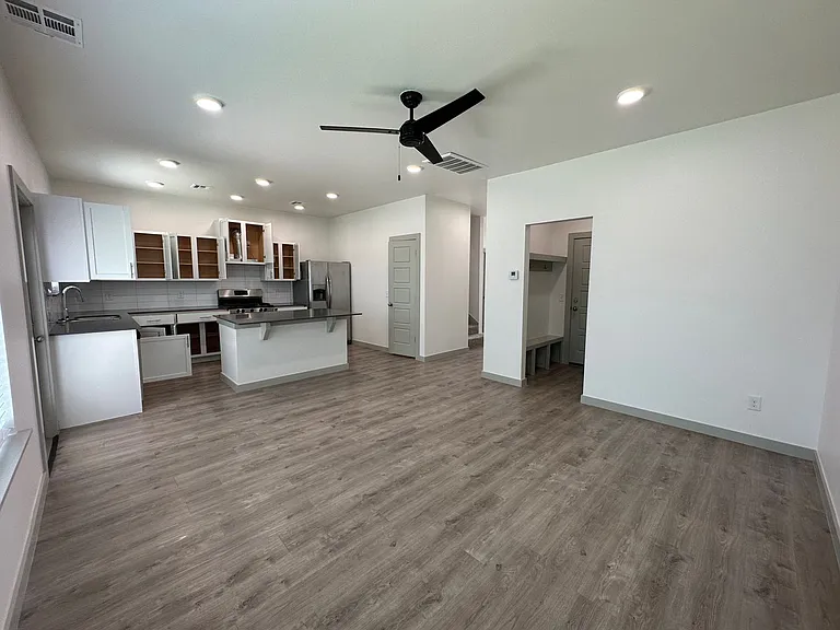 13508 Vinita Dr — Photo 29