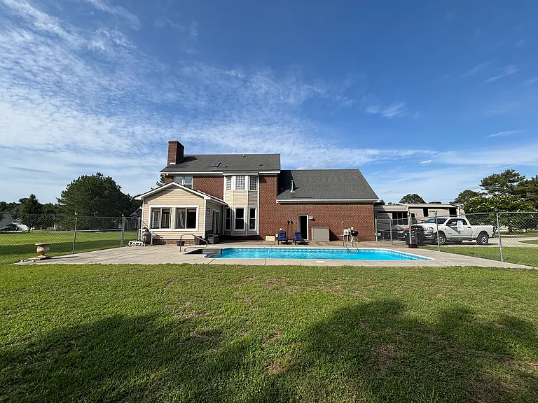 468 Derby Ln — Photo 3