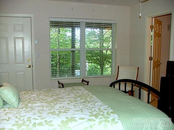 4th image of 101 Fern Ln
