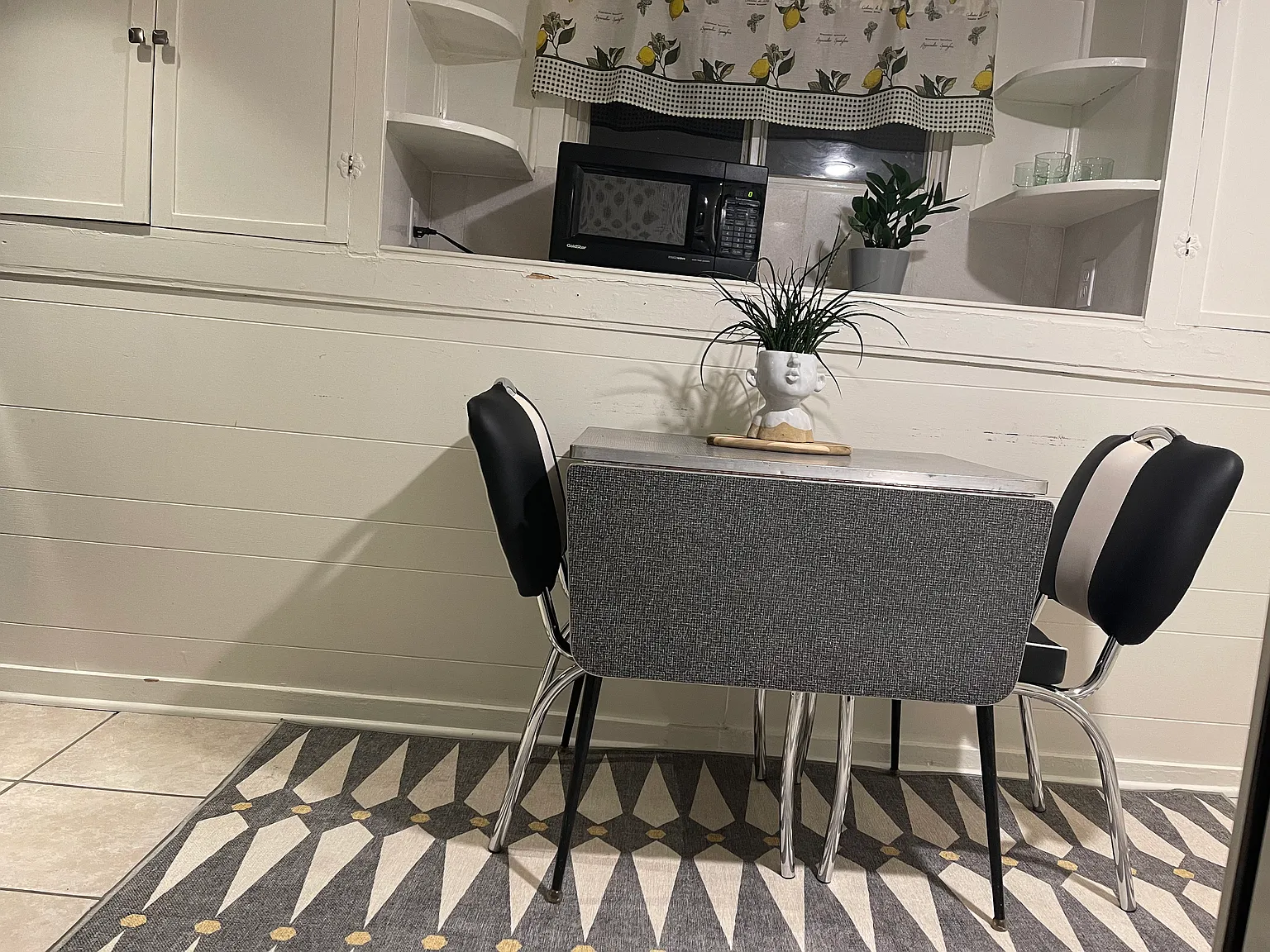 1 bed, 750 sqft, $1,600 — Photo 3