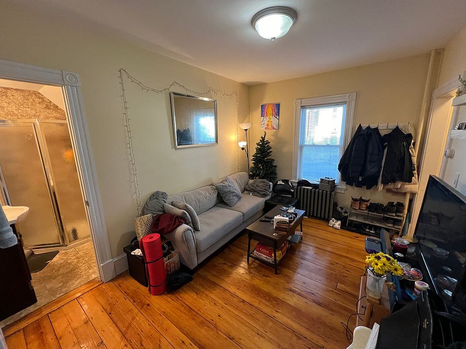 1st image of 6 White Street Pl #R