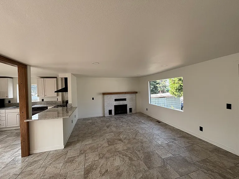 612 E Okanogan Ave #A — Photo 6