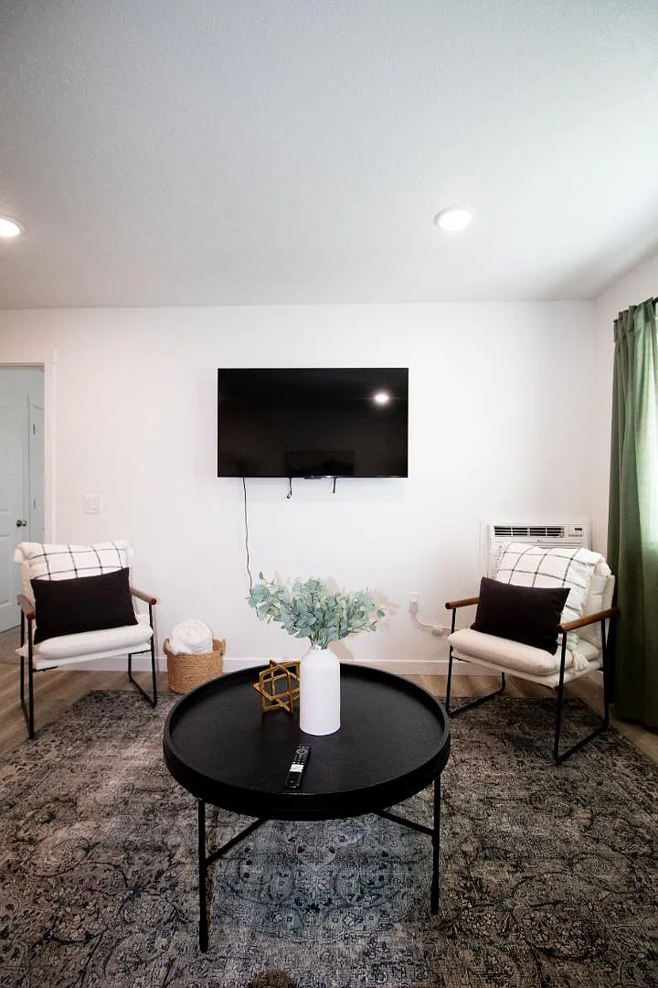 Unit Photo - 1014 W Quinn Rd #235