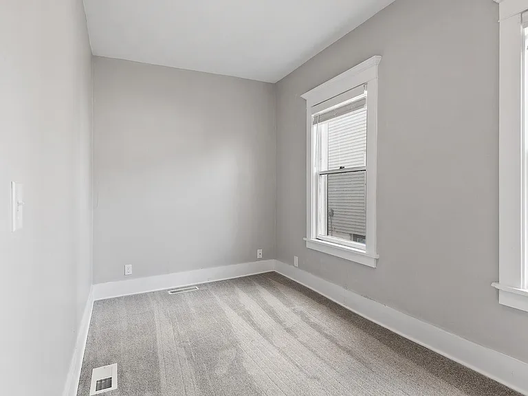 216 W 32nd St — Photo 19