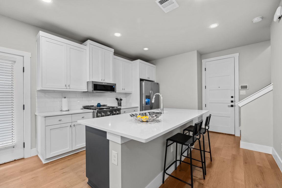 next background image