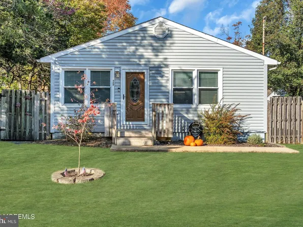 29 Bayberry Dr, Waretown, NJ 08758