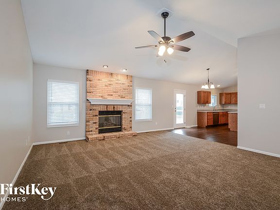 4th image of 10 Kingsmont Ct