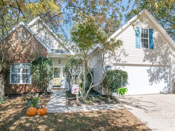 10034 Highlands Crossing Dr, Charlotte, NC 28277