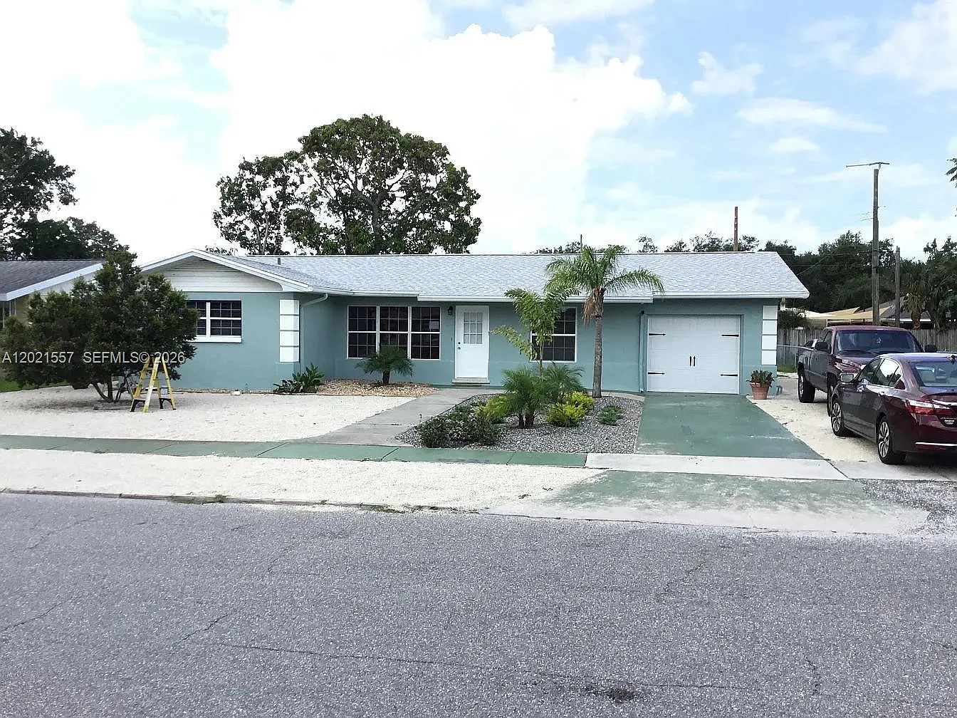 4 bed, 3.0 bath, $5,000 — Photo 1