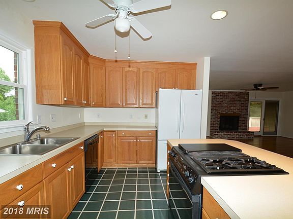 3rd image of 4516 Braeburn Dr