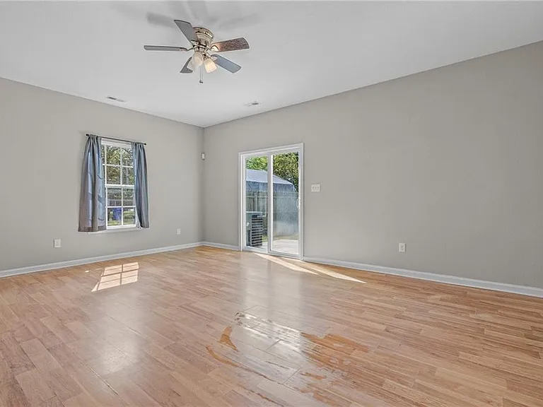 920 Douglas Ave — Photo 4