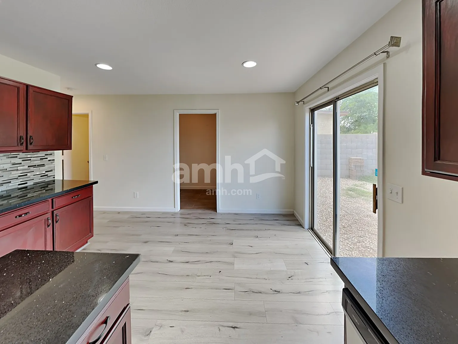 3 bed, 2.5 bath, 1905 sqft, $1,895 — Photo 4