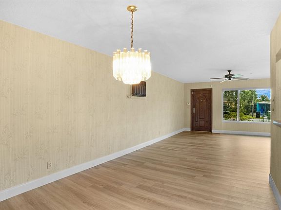 5th image of 2048 SW 37th Avenue