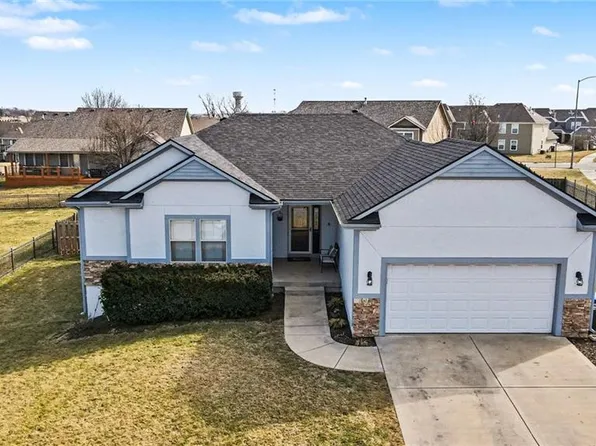 16019 Cedar St, Basehor, KS 66007