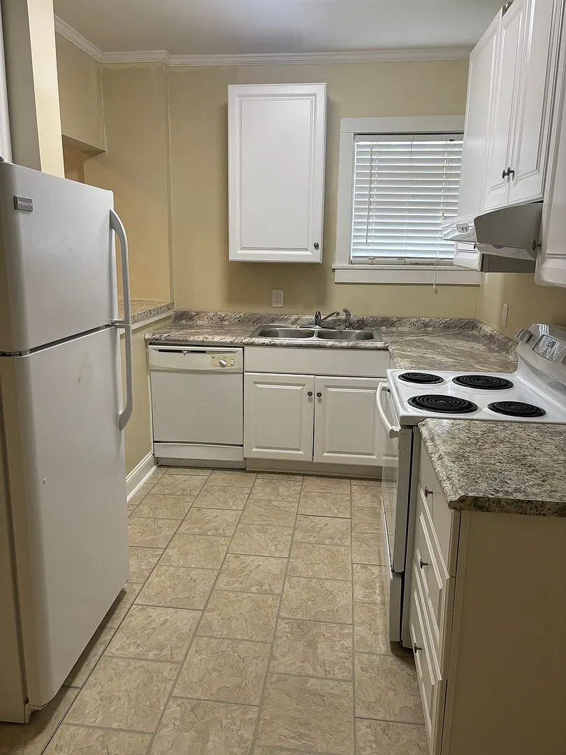 402 Forest Ave — Photo 1