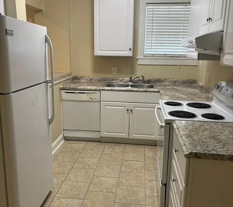 402 Forest Ave #2