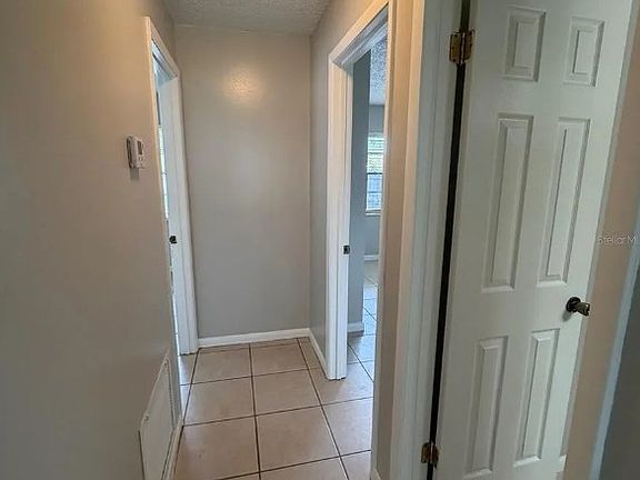 4th image of 1405 Crystal Ct #B