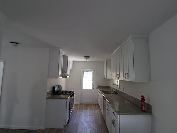 4th image of 520 E Lemon Ave