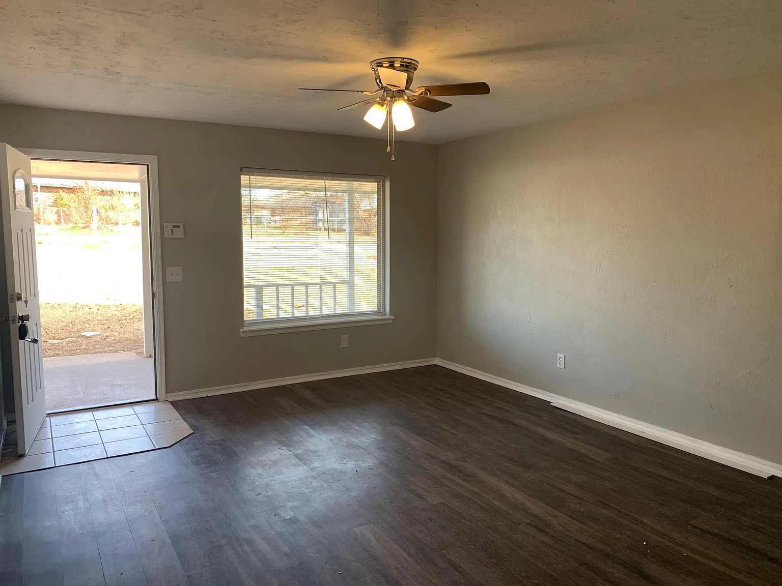 2621 W Orbit Dr — Photo 2