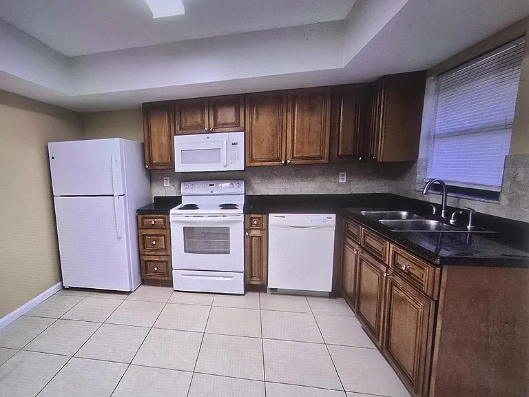 1155 White Pine Dr #1155 — Photo 7
