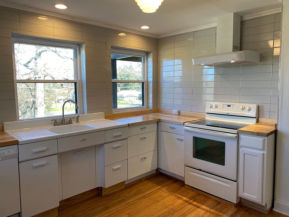 1st image of 223 Amelia St