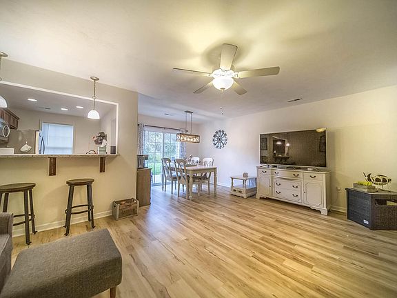 5th image of 6822 Village Green Dr