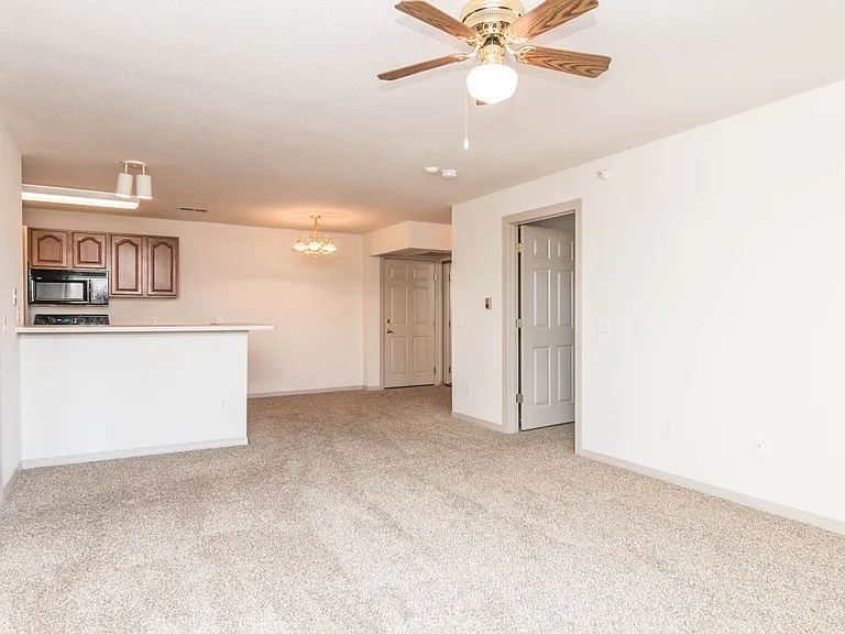 LEXINGTON ESTATES — Photo 13