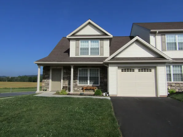 2 Broken Arrow Dr, Elizabethtown, PA 17022