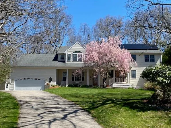 11 Fox Ct, South Kingstown, RI 02879