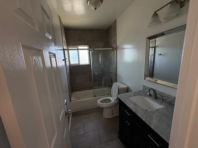 917 6th St #7 — Photo 9