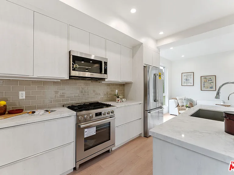 3930 Minerva Ave — Photo 8