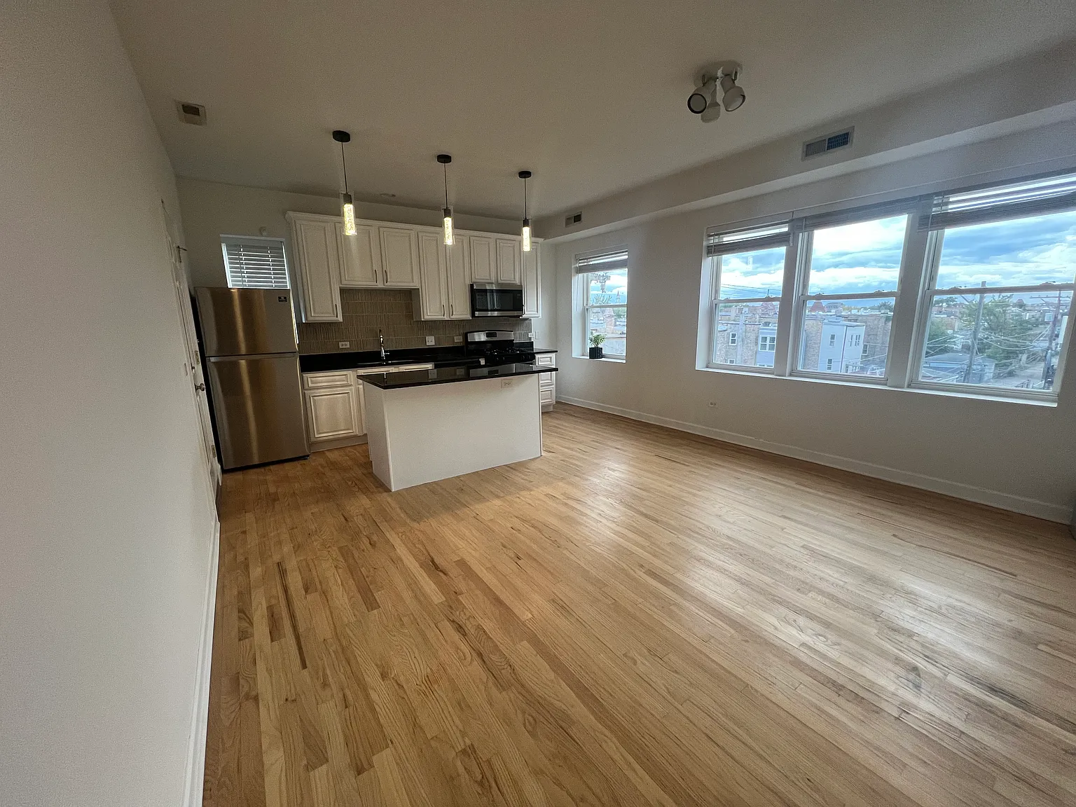 2 bed, 1200 sqft, $1,800 — Photo 3
