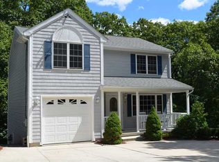 33 Smith St, Lincoln, RI 02865