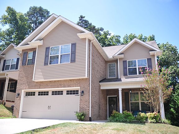 2nd image of 905 Vicar Ln