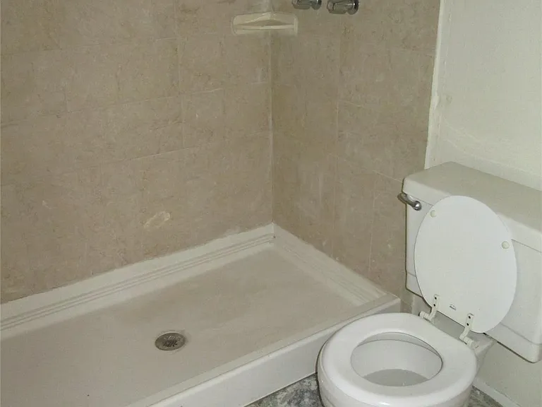 6818 Glenstein Dr — Photo 16
