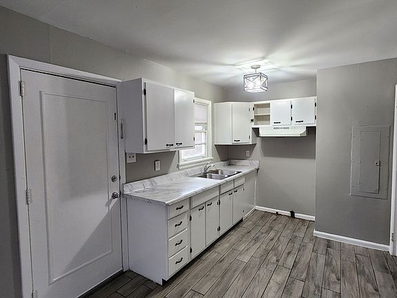 3rd image of 4220 40th Ct N