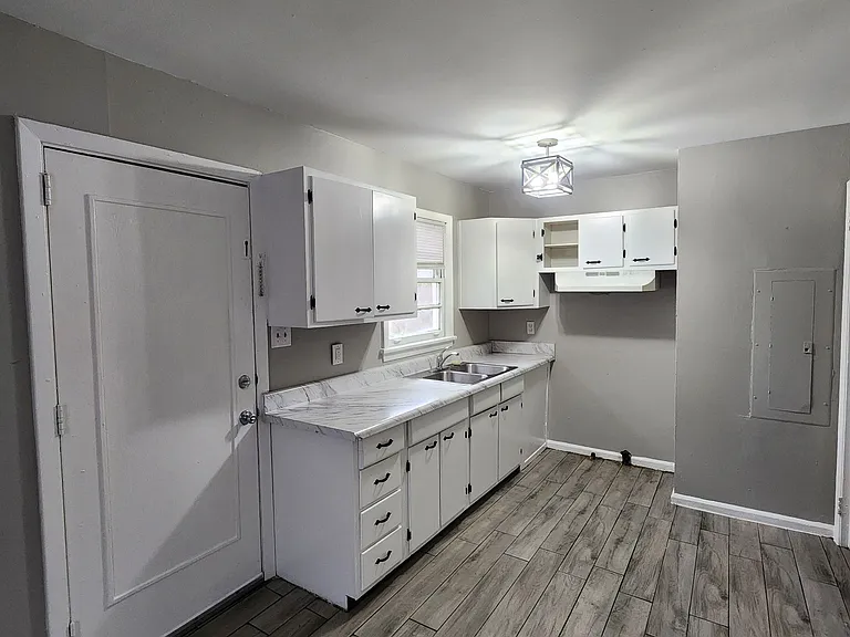 4220 40th Ct N — Photo 3