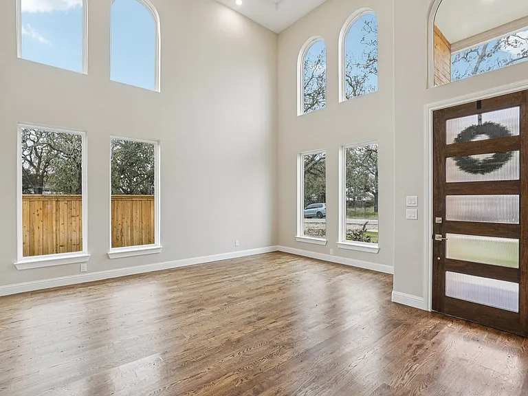 1713 Highland Dr W — Photo 3