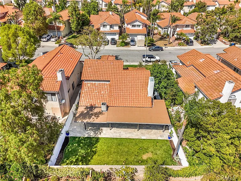 479 Pesaro St — Photo 38