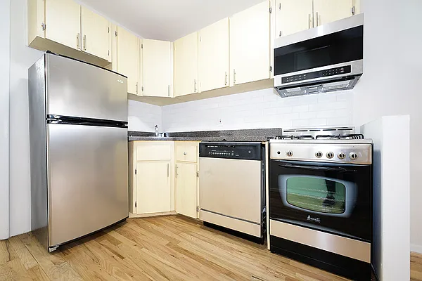 Rented by Buchbinder & Warren | media 7