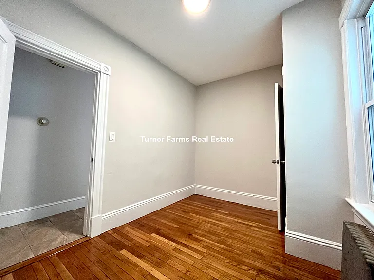 22 Humphreys St #1A — Photo 10