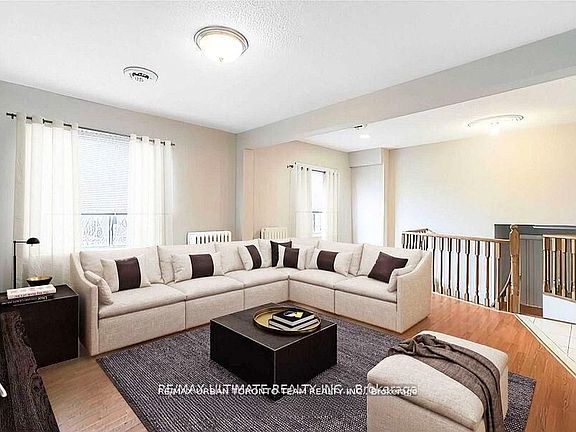 3rd image of 745 Coxwell Ave