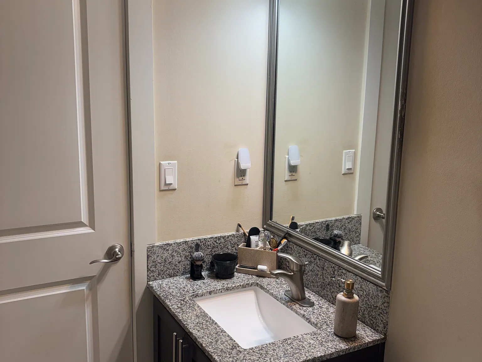 320 E Plaza Real — Photo 3