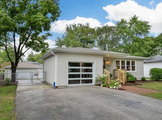 30W326 Claymore Ln, Naperville, IL 60563