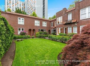 4353 NE Halsey St APT 2, Portland, OR 97213