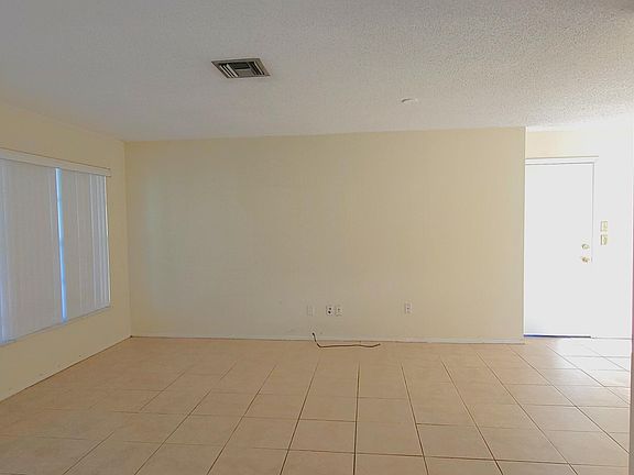 3rd image of 382 NE Solida Cir