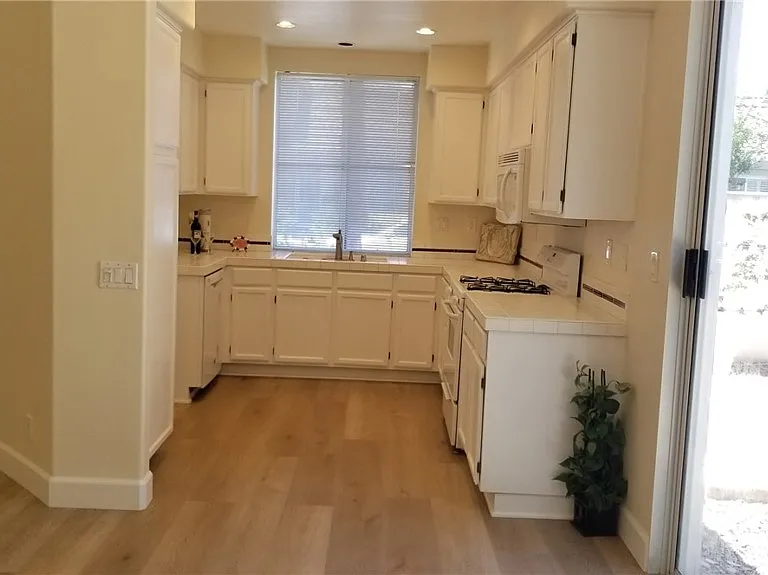 13440 N Bowers Ct — Photo 8