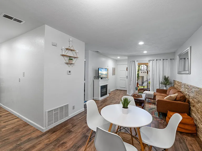 510 N Villa Ct #100 — Photo 4